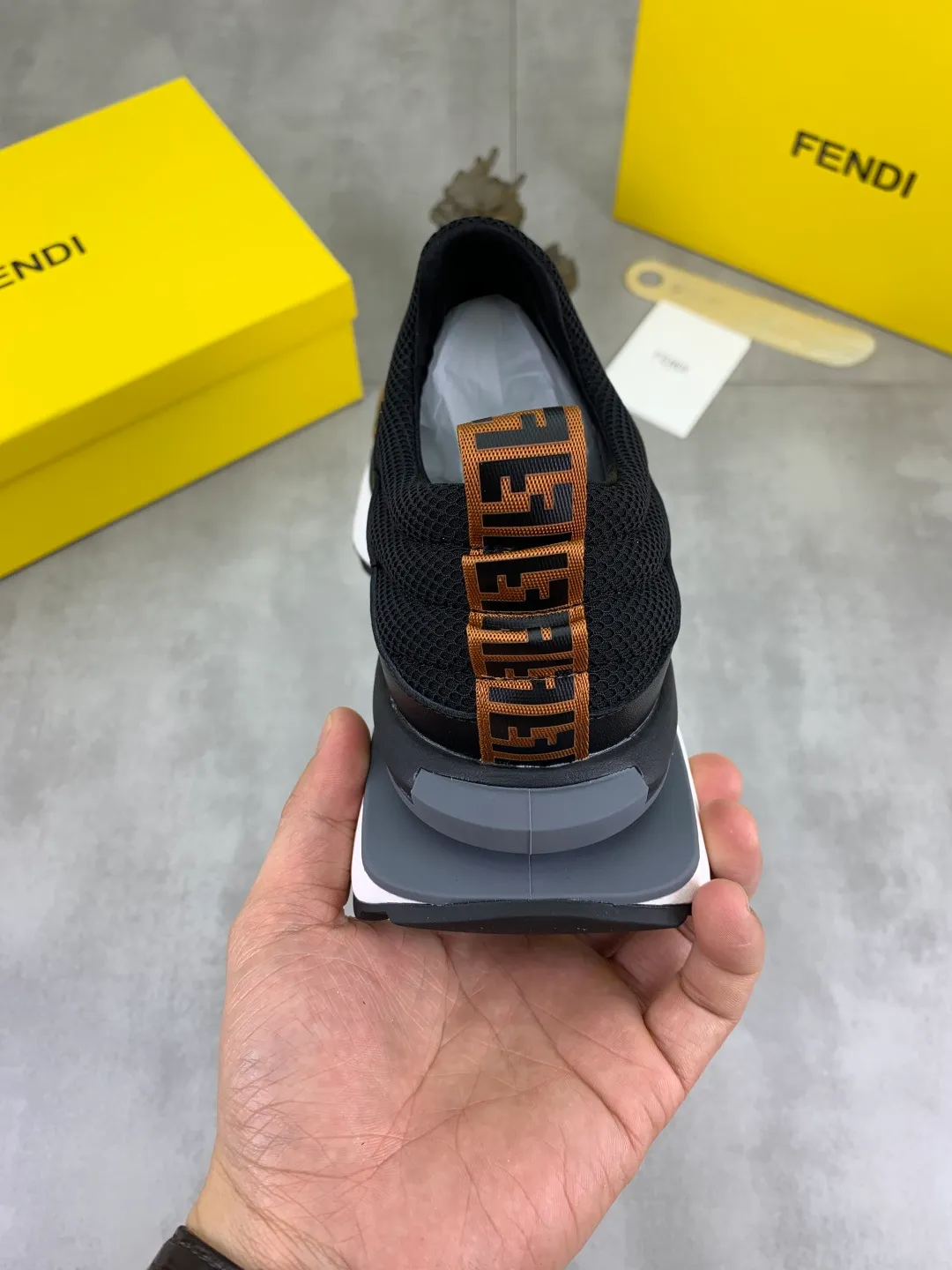 ​Men's shoes 💰P440 💰【New】Little monster 🆘 New FENDI 🕶️🕶️Simple routing effect, showing an elegant and cool driving shoe 🎬Using imported calfskin + first-layer pigskin lining🐂Excellent material🎬Detailed workmanship 🤗Comfortable foot feel➰➰. ​Pair it with any outfit to show your taste and temperament, low-key luxury ♻️Design ​simple and elegant ​noble and fashionable 🍃​Very loved and favored by trendy men 💓❤️size: 38-44 (45 customized) 3️⃣colors available